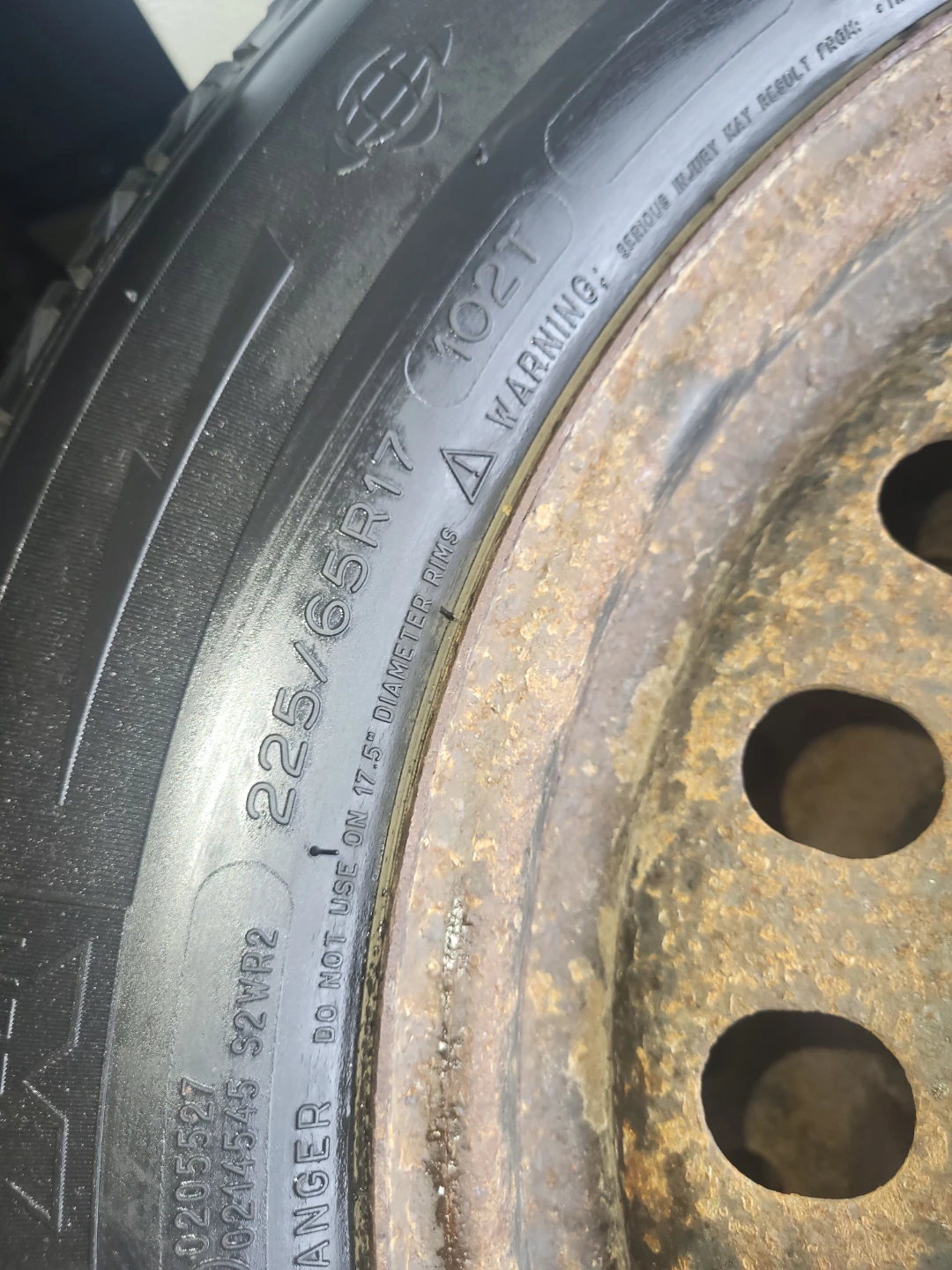 4 x 225/65R17 Winter Tires on Rims Michelin X-Ice