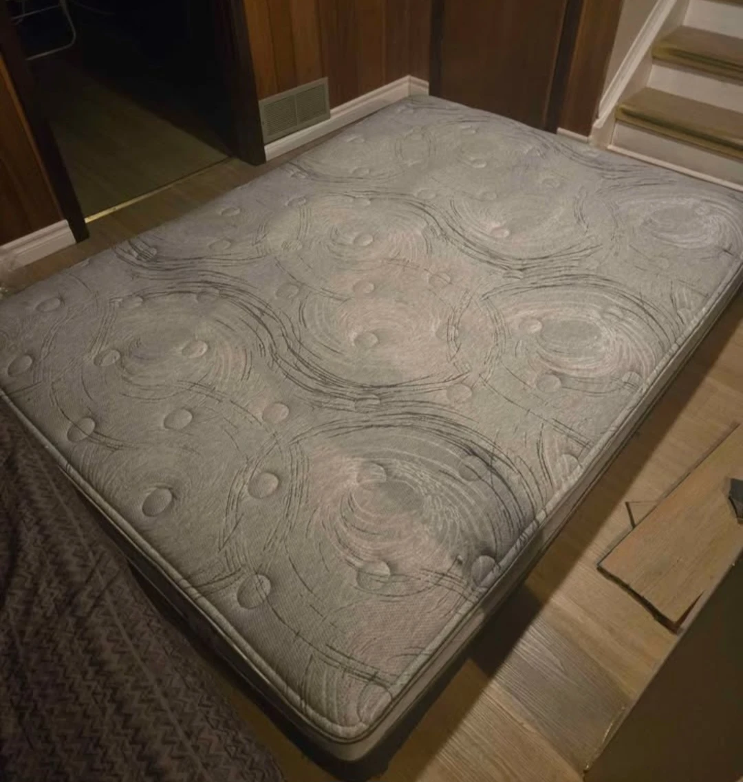 Queen Size Mattress - MUST PICKUP - photo 3