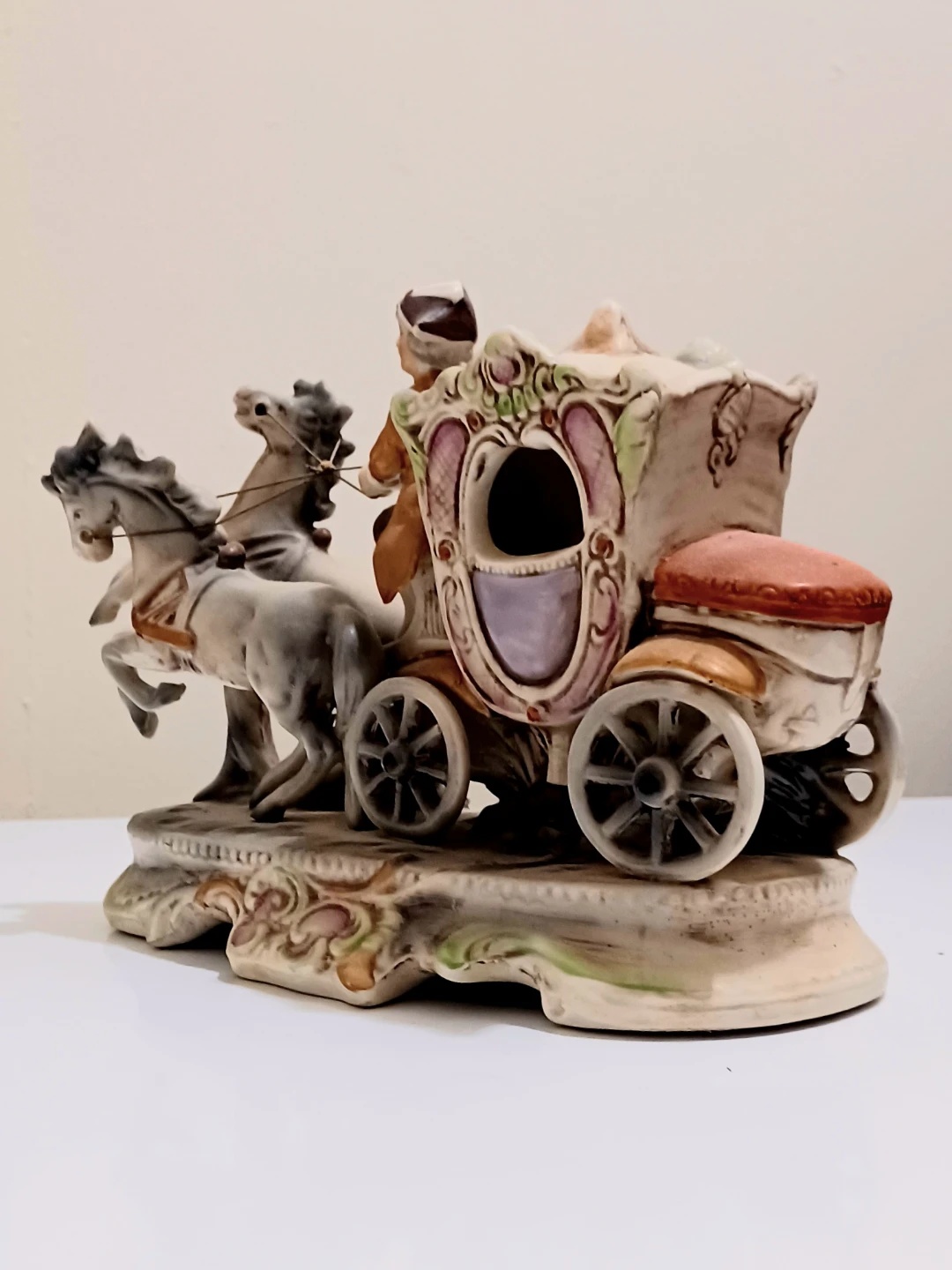 Vtg German Gräfenthal Porcelain Carriage Figurine - photo 4