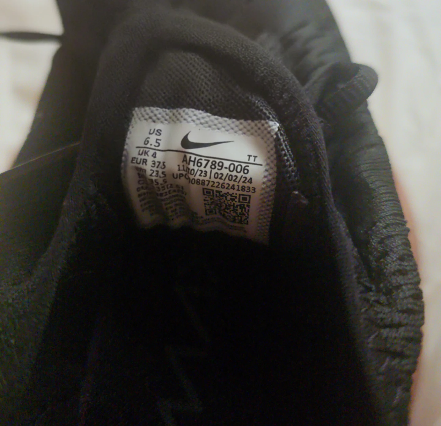 Nike Air Max 270 Black Sneakers - Size 6.5 US - photo 2