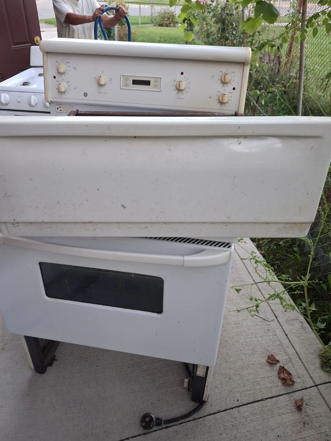 GE White Electric Stove - photo 2