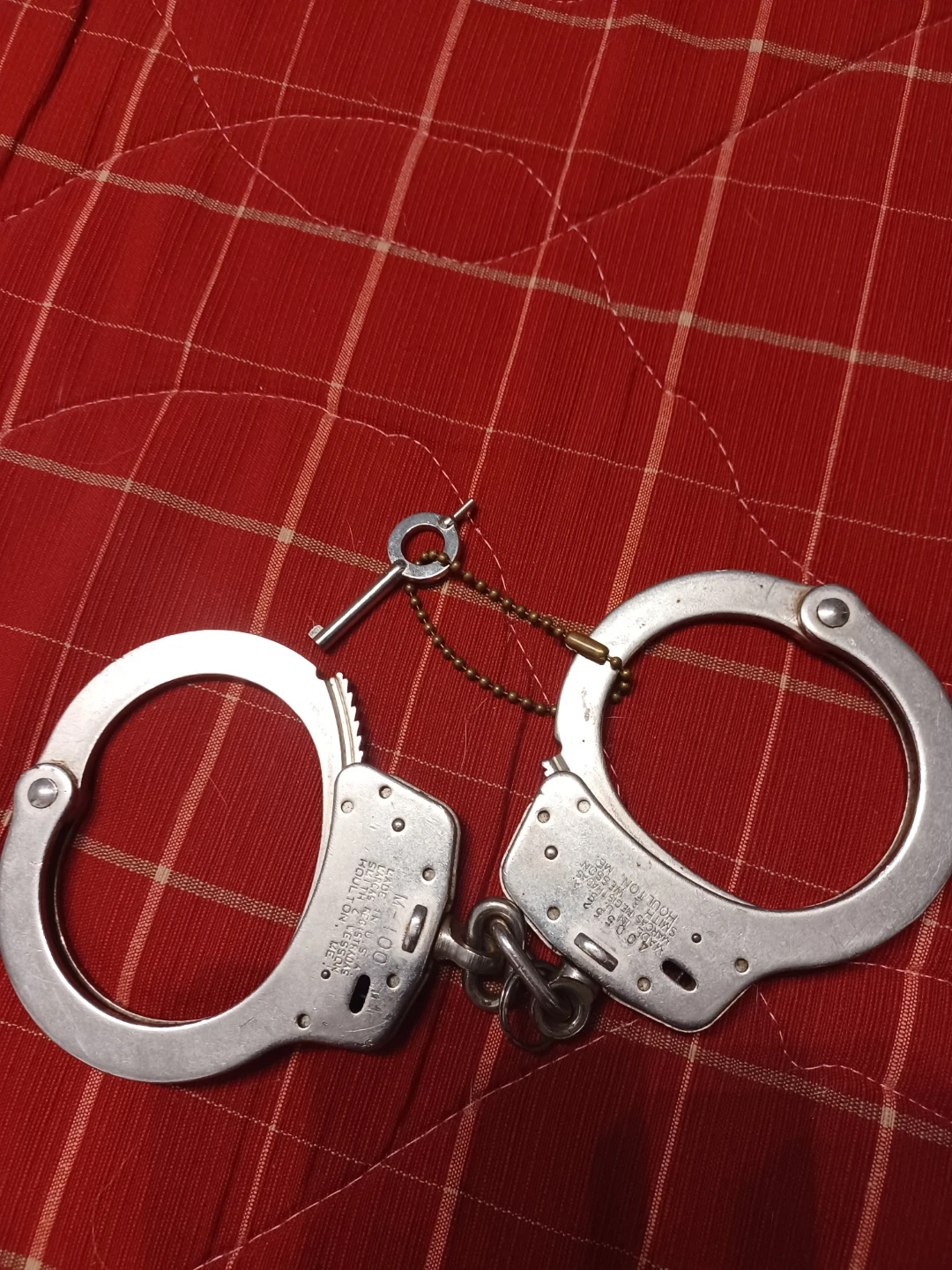 Smith & Wesson M-100 Handcuffs