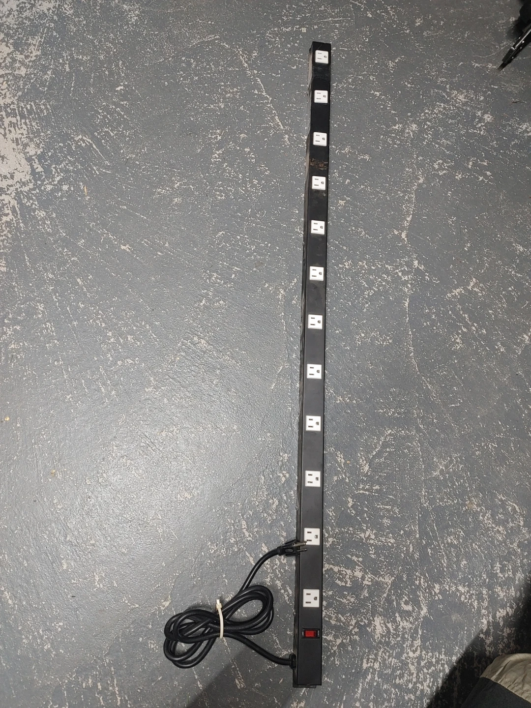 Nexxtech 12-Outlet Power Bar