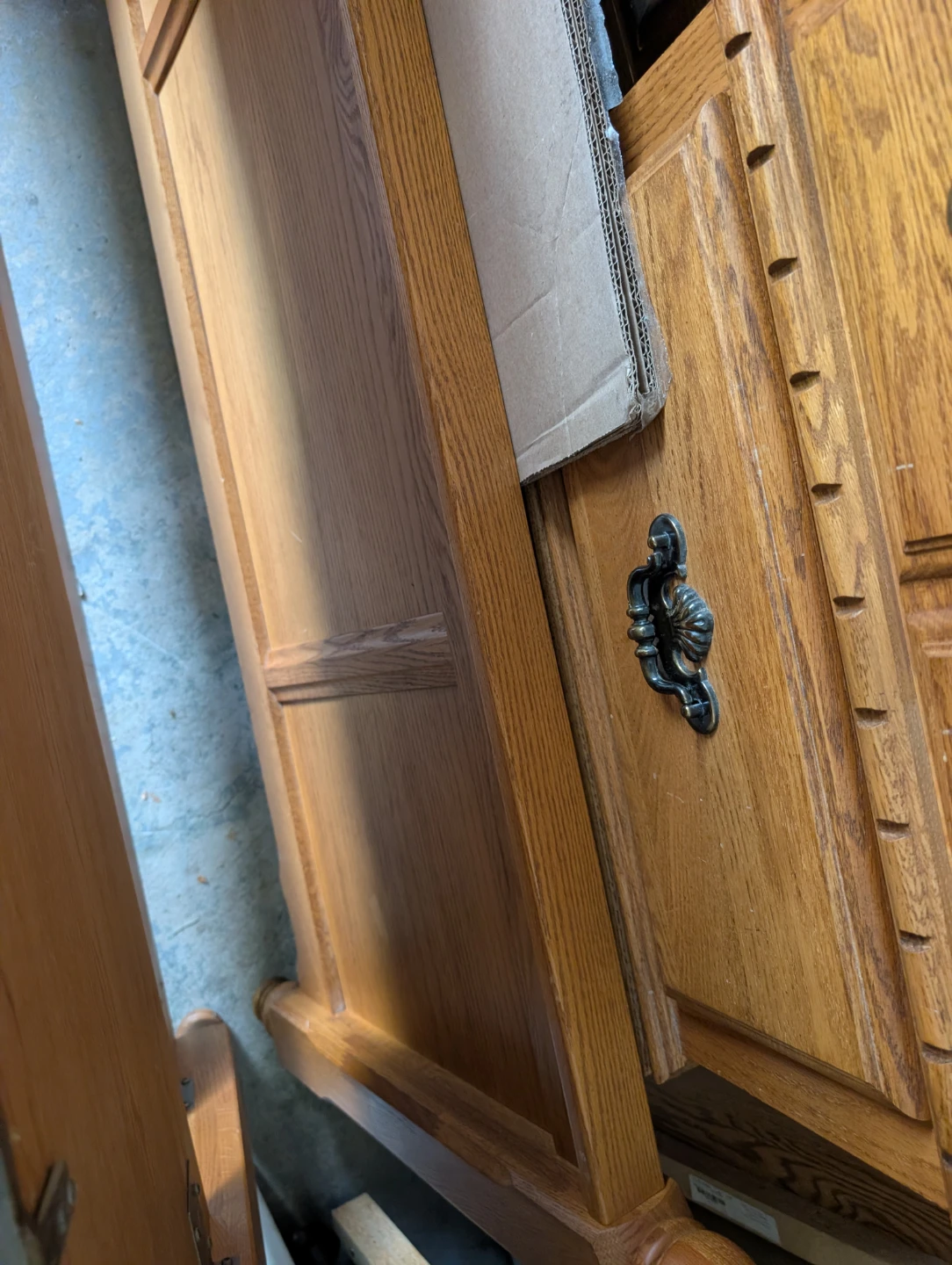Oakwood heavy build Queen bed (free delivery) - photo 5