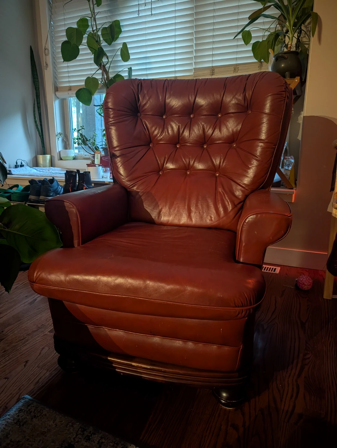 Tufted Leather Armchair - photo 2