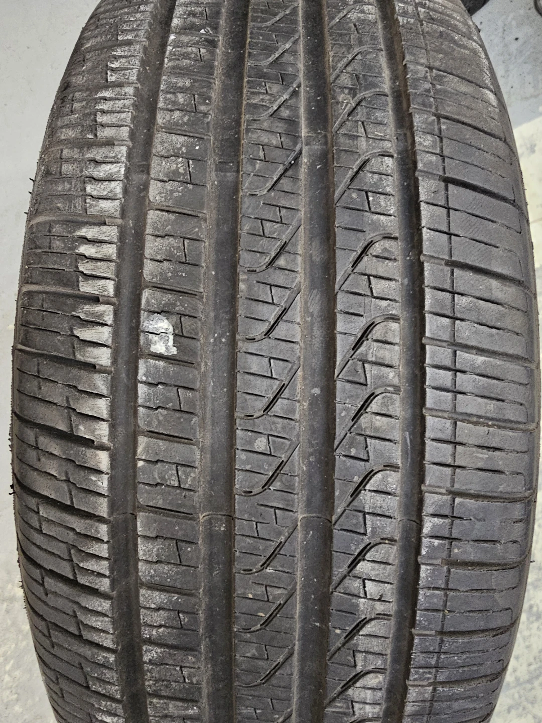 245/40 R19 PIRELLI ALL SEASON TIRE (1 ONLY)