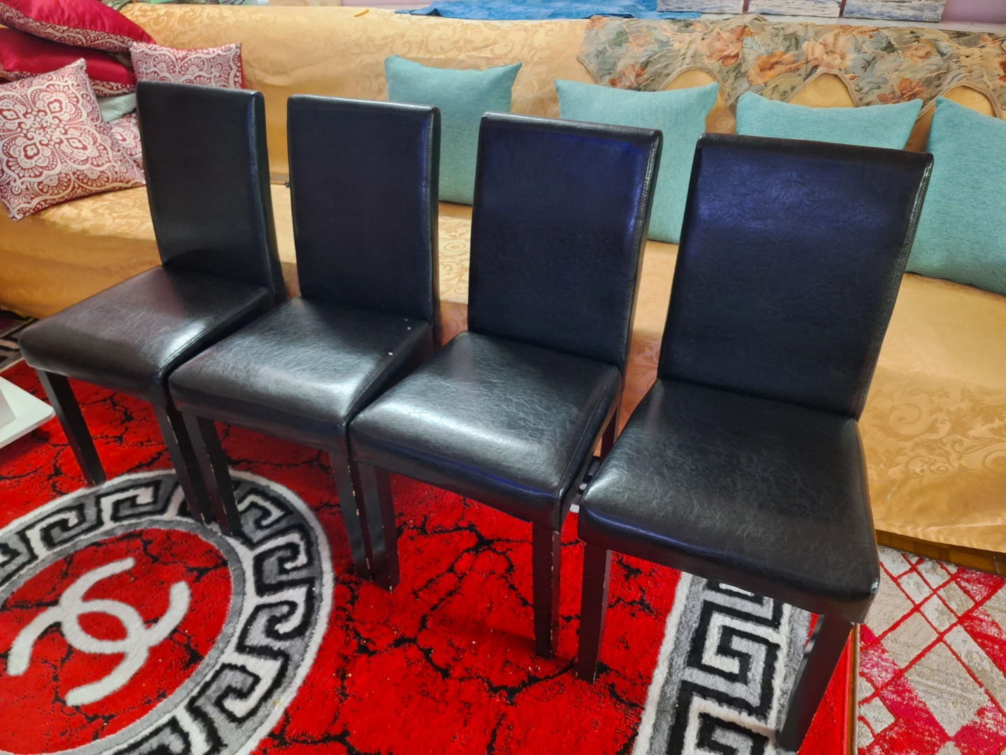 Pure marble table with four chairs - photo 5