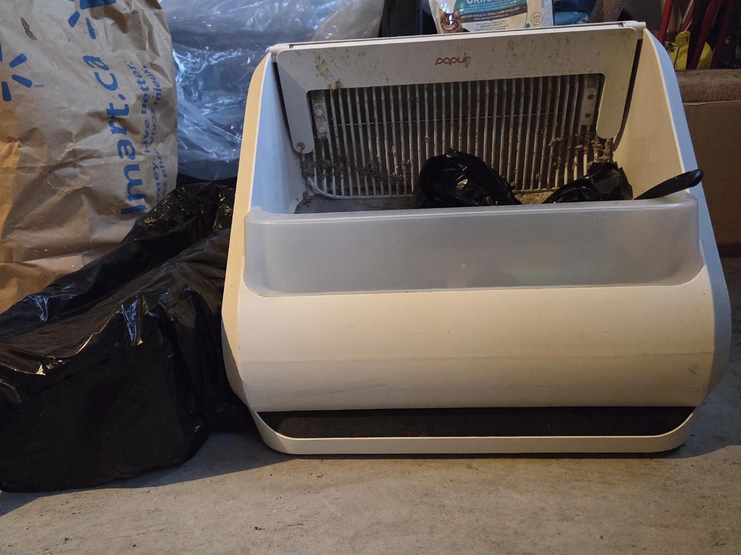 Automatic cat litter box