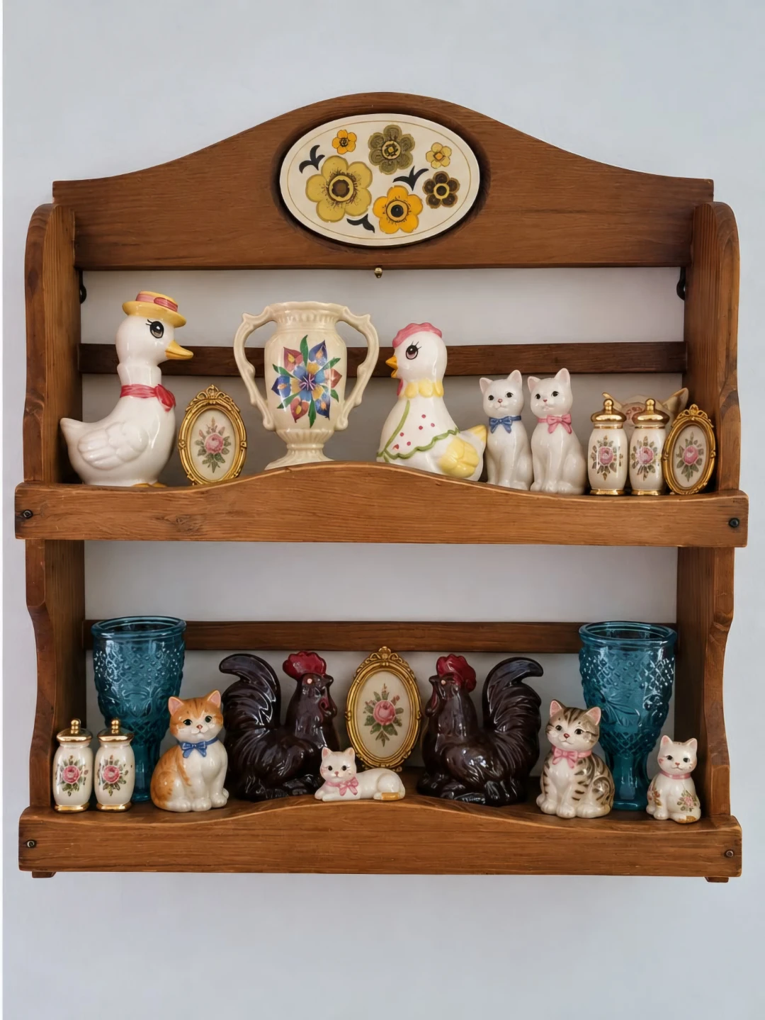 Vintage Wooden Wall Shelf with Floral Accent - photo 2
