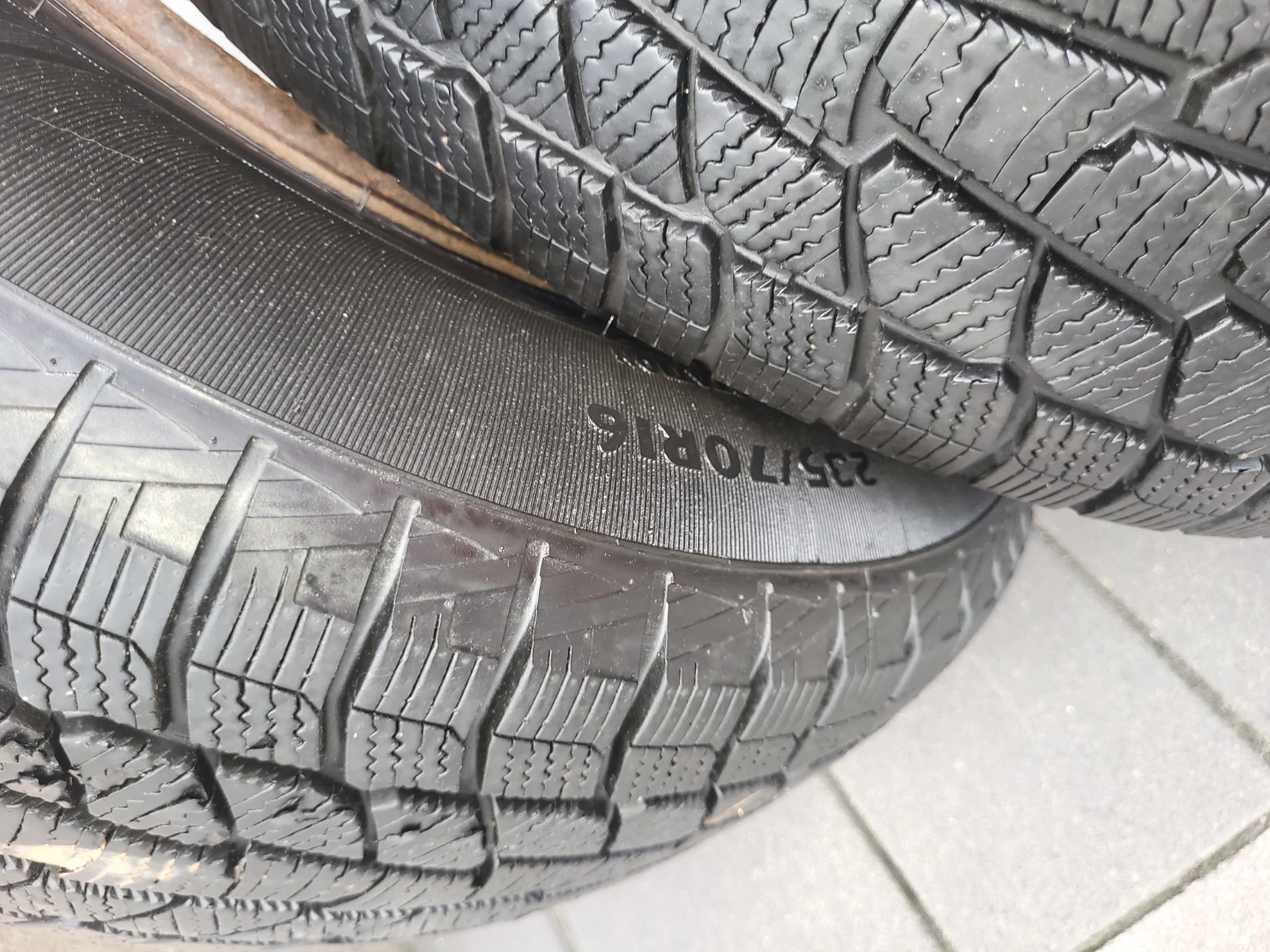 Motomaster Winter Edge Tires on Rims - photo 5