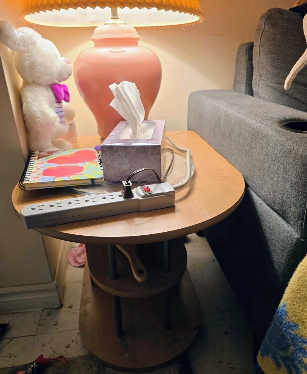 Solid wood coffee and end table with storage - photo 3