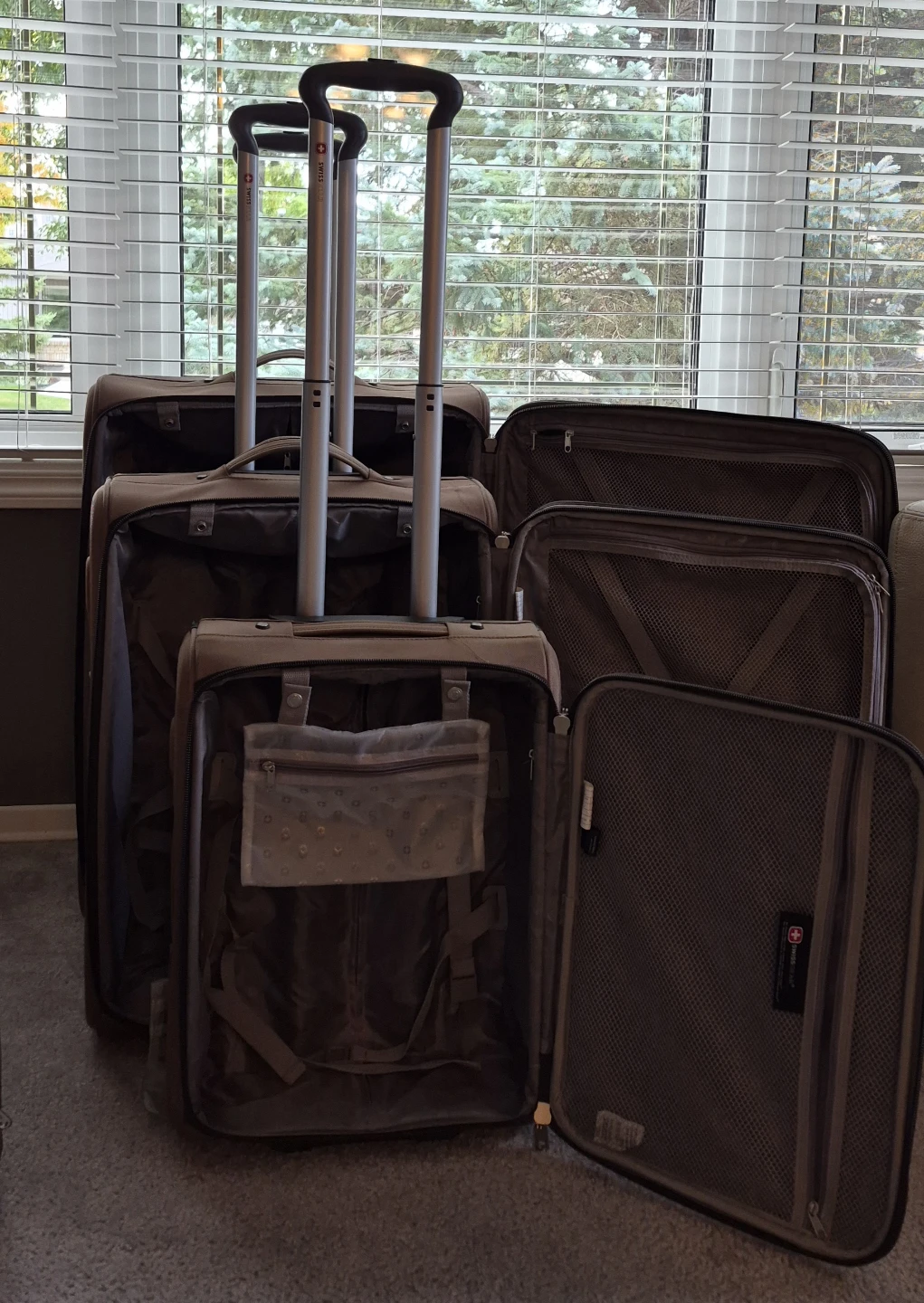 SwissGear 4-Piece Luggage Set - photo 2