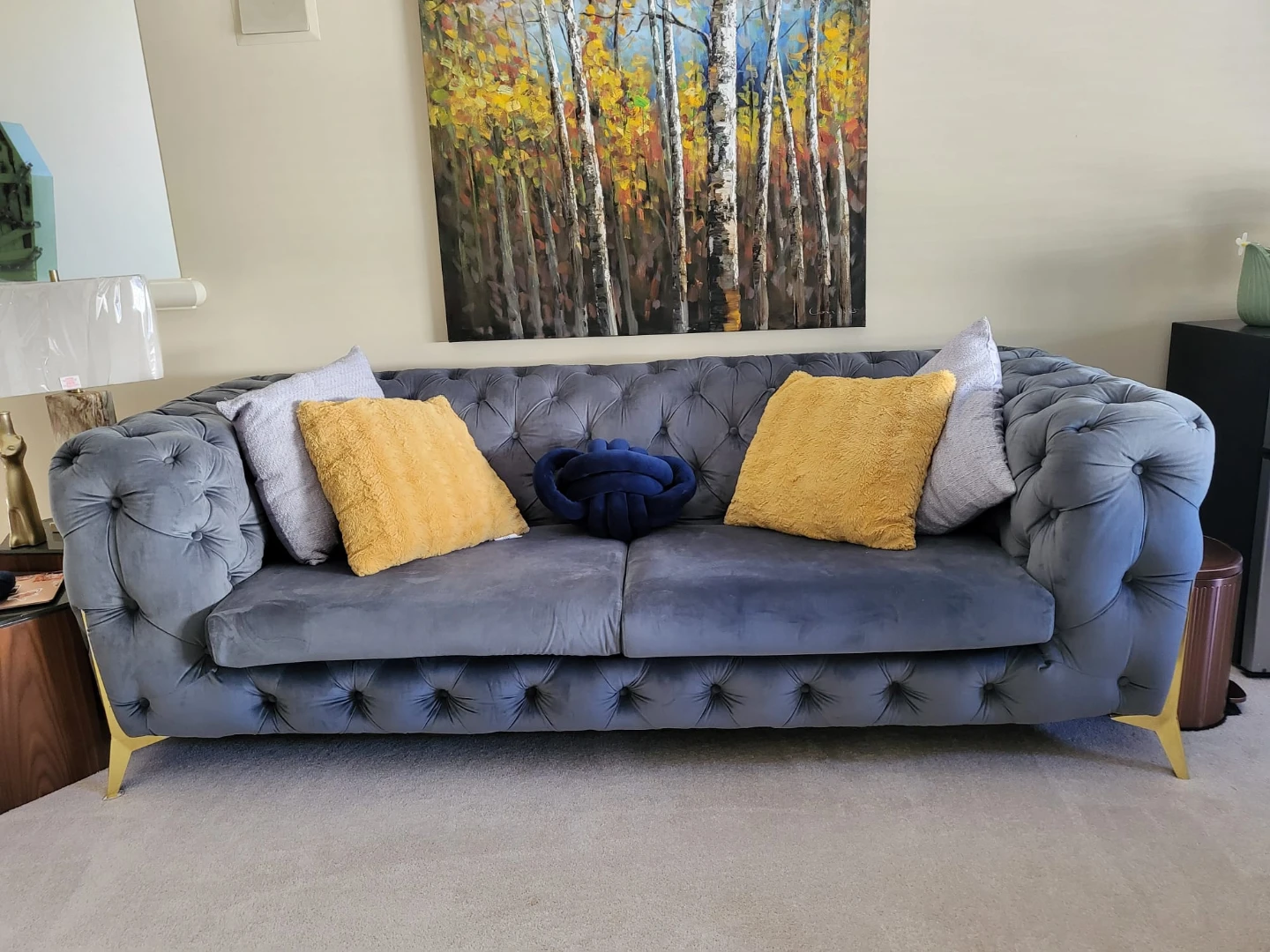 Grey velvet chesterfield sofa - photo 2