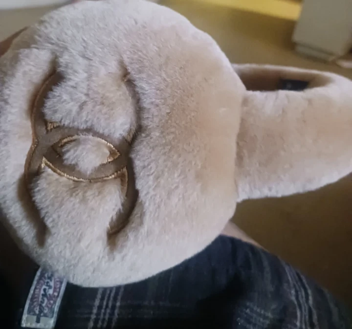 🏈 Chanel Faux Fur Earmuffs - photo 2