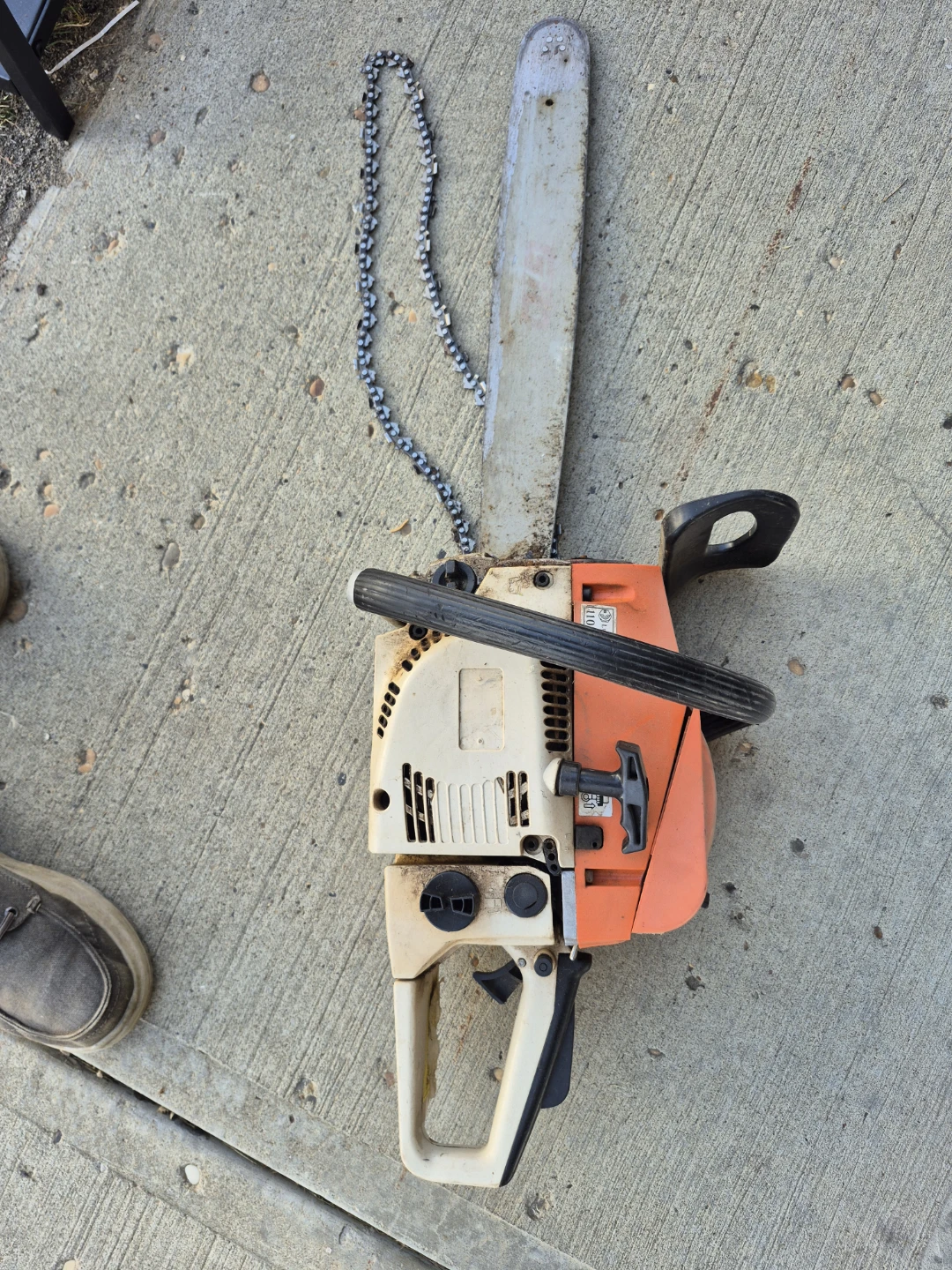 5200 Professional Chainsaw - photo 3