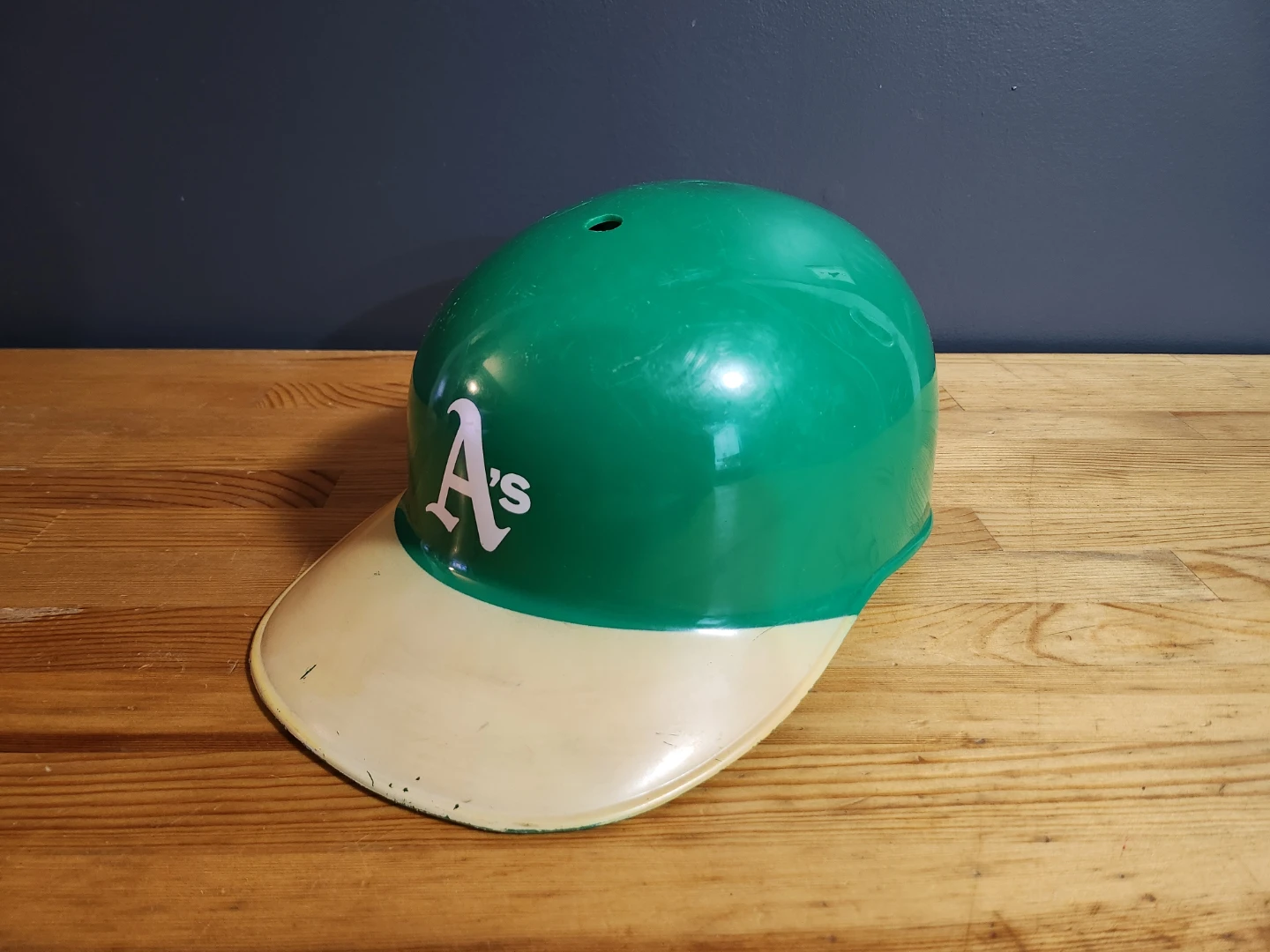 Vintage MLB Souvenir Batting Helmets A's, Orioles, Yankees 🏈 - photo 3