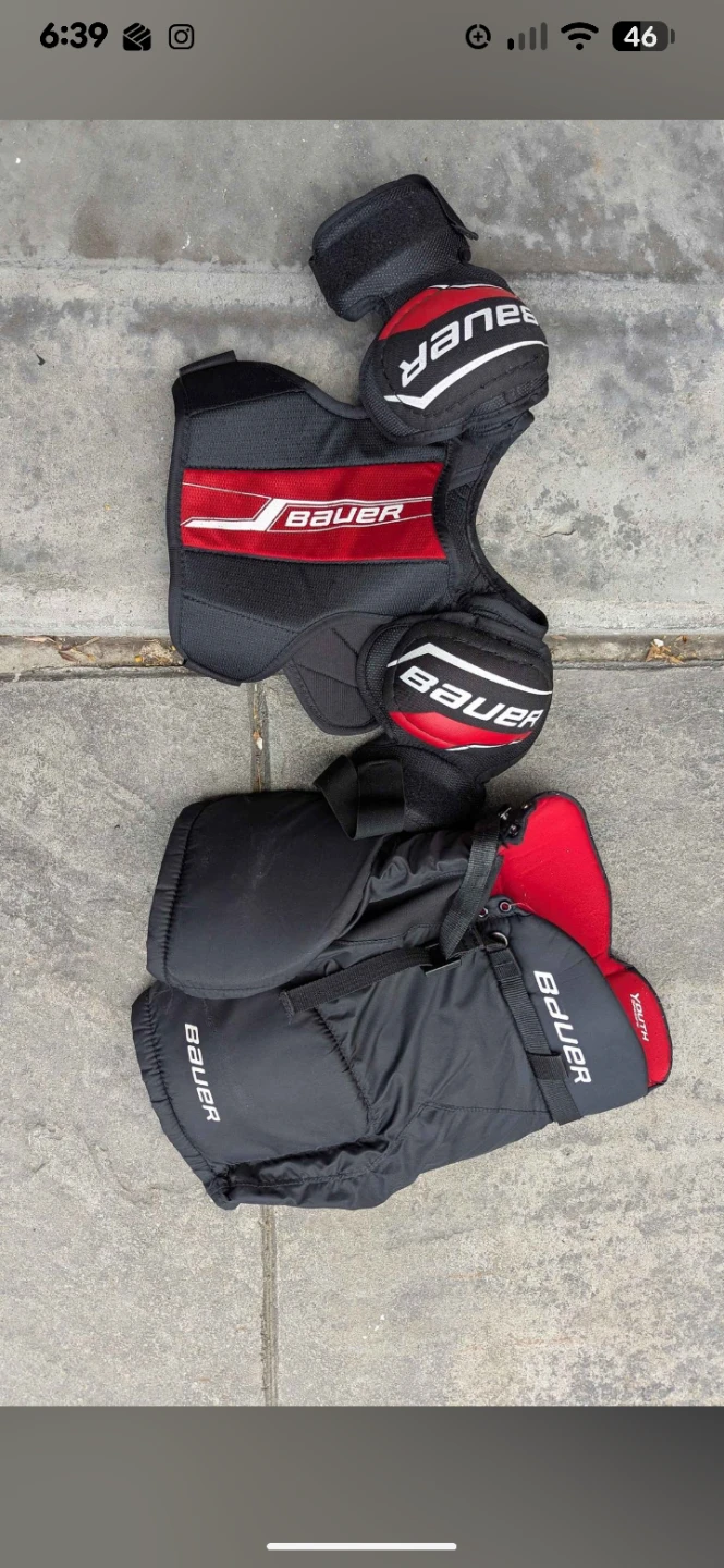 Bauer Legacy youth medium hockey chest protector and pants