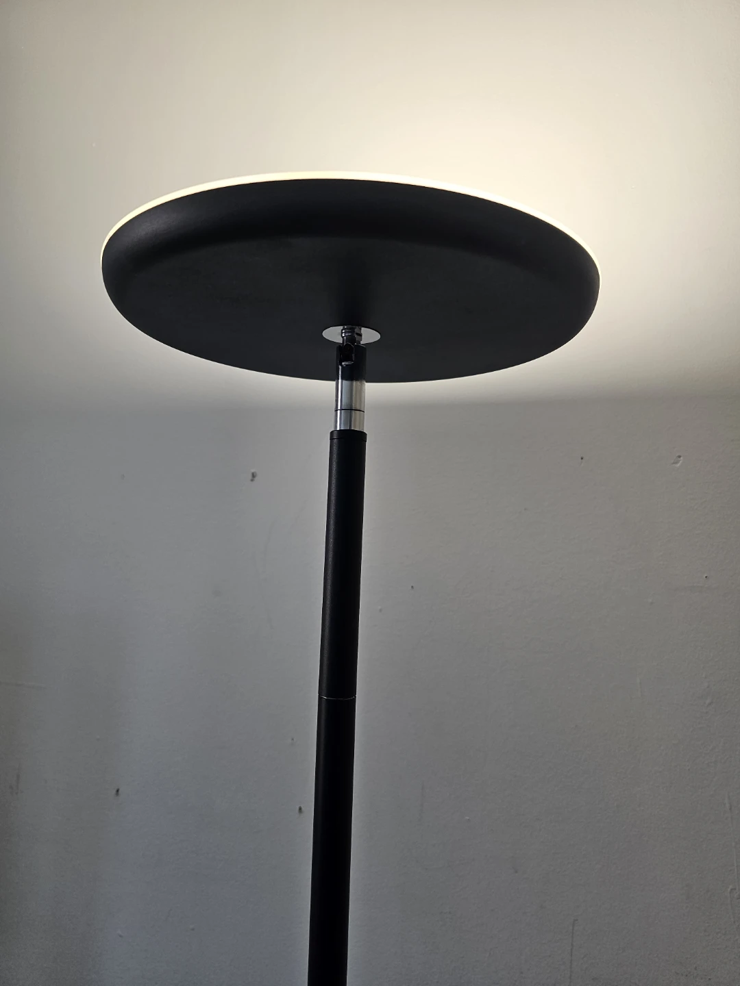 Modern LED Floor Lamp with Remote Control - photo 2