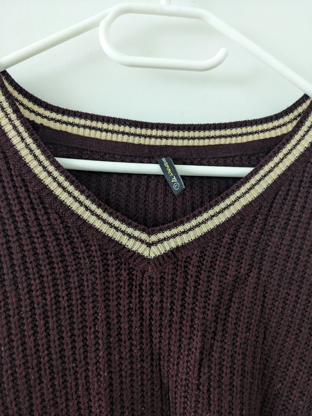 Burgundy V-neck sweater - photo 2