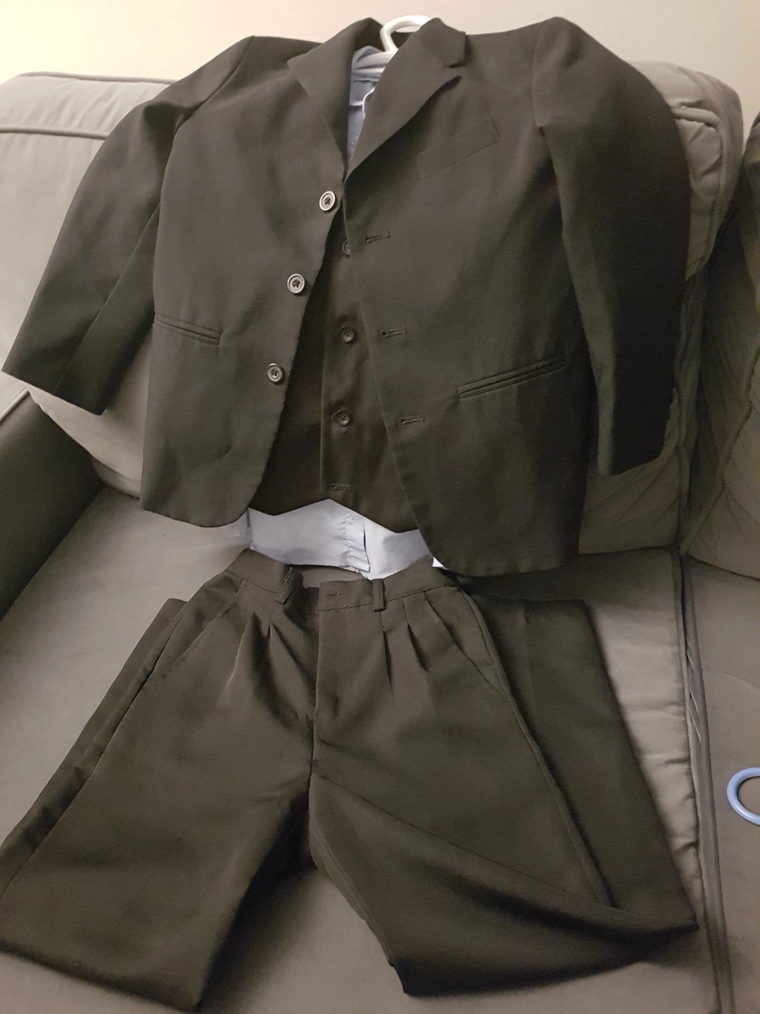 Boys formal suit. 8 year old 4 piece - photo 5