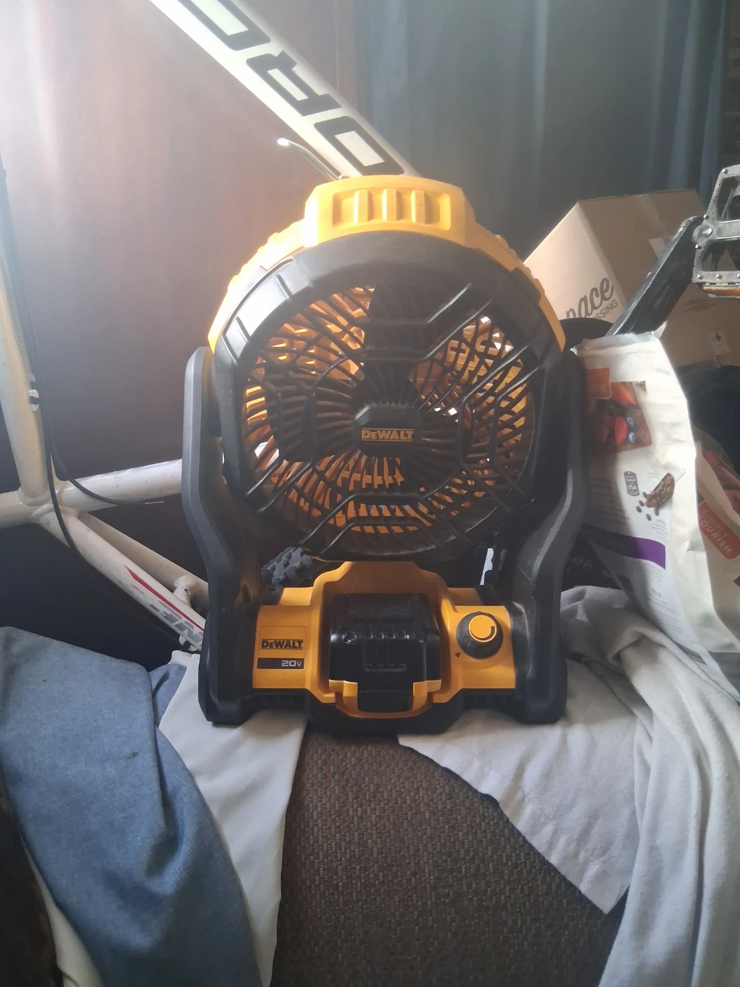 DEWALT 20V Cordless Jobsite Fan comes with 2 x 5.0 batteries
