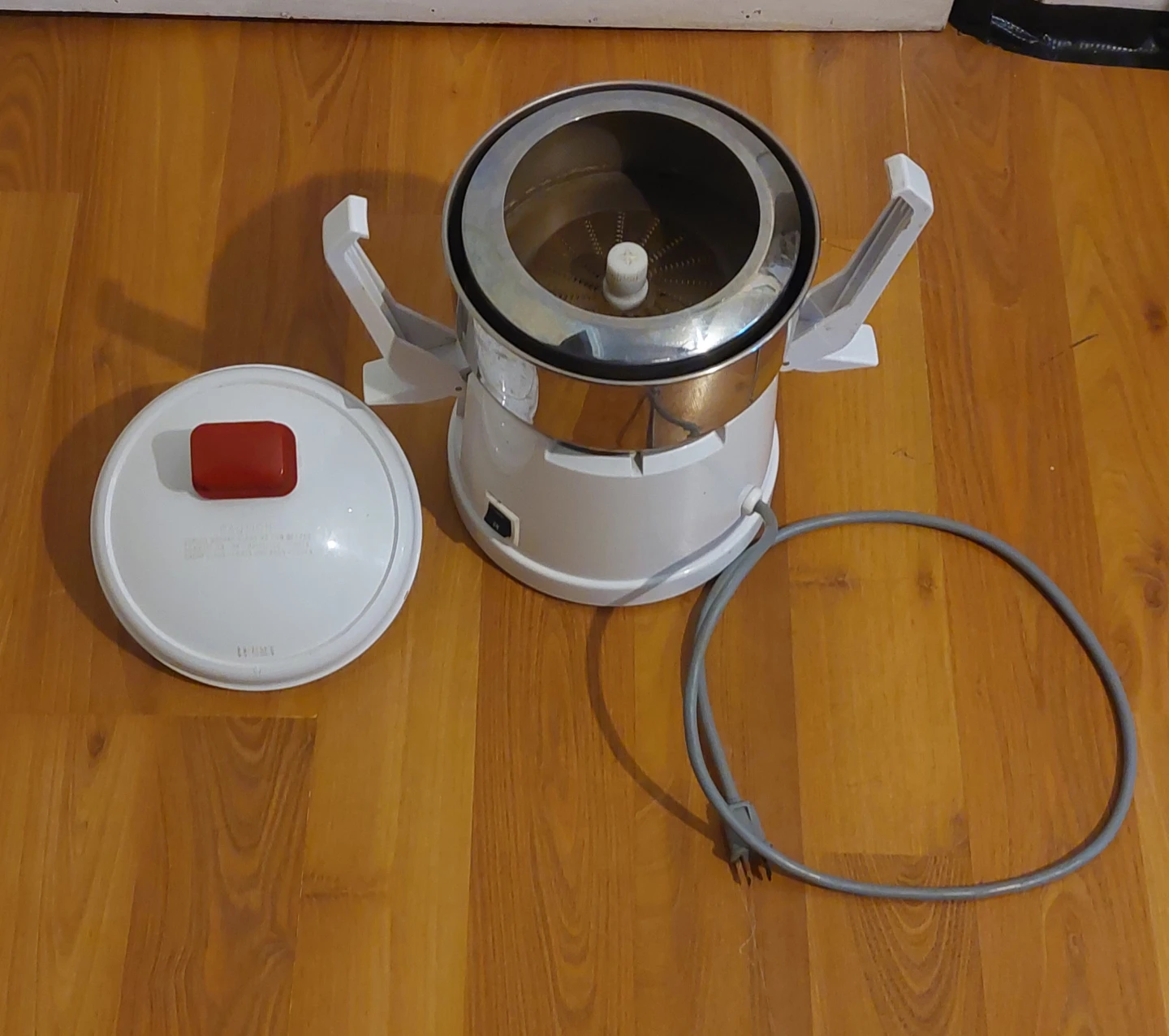 Omega 1000 Fruit and Vegetable Juicer - photo 5