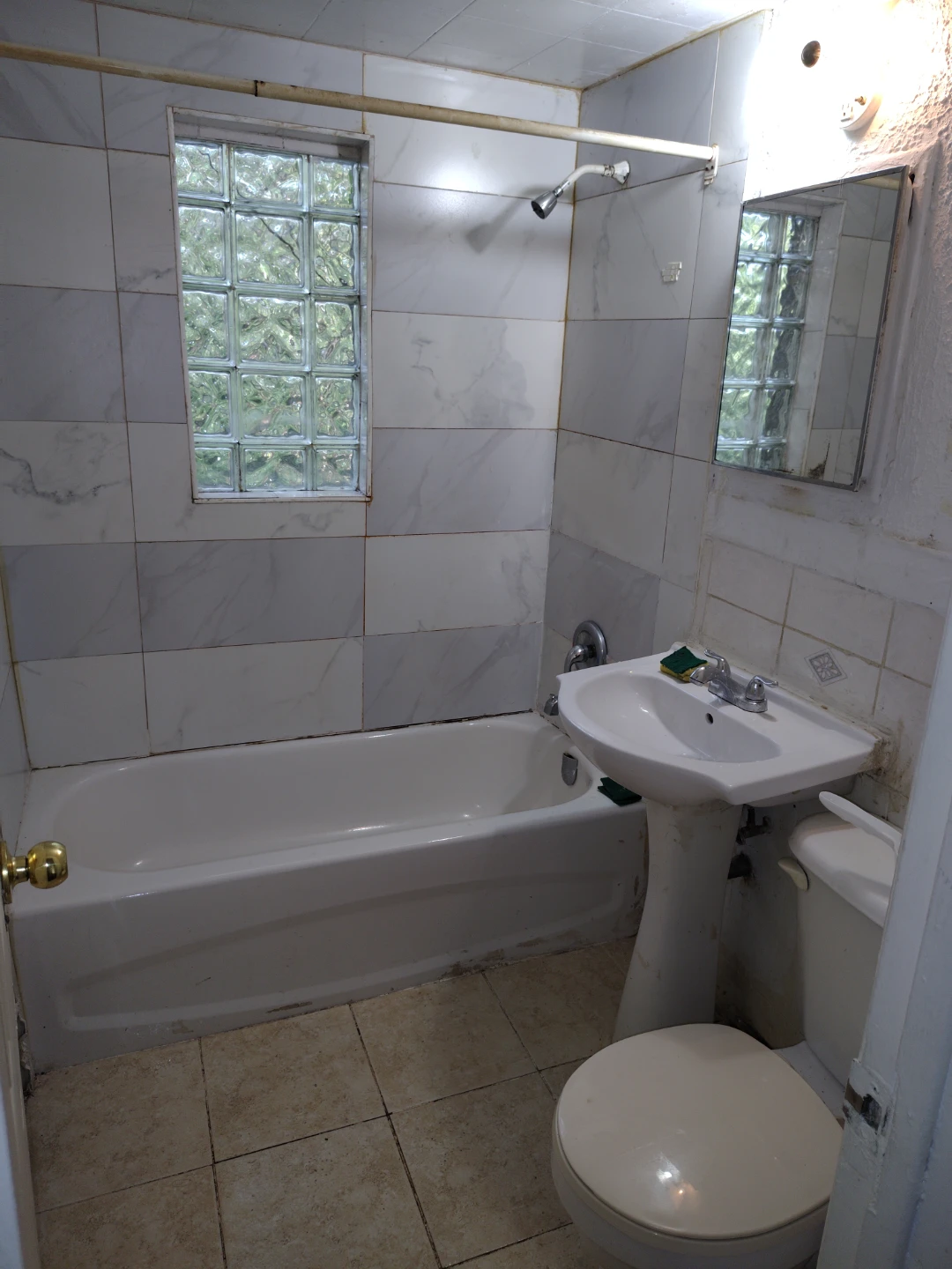Clean and comfortable 2 bedroom apartment - photo 2