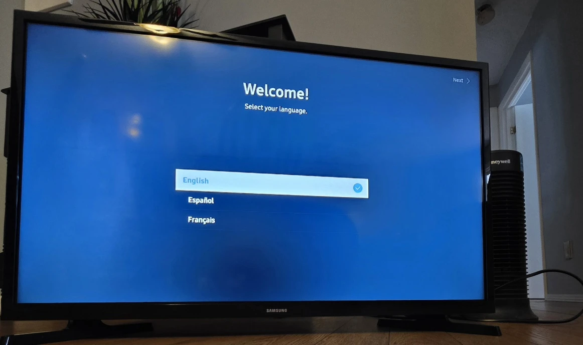 Samsung 32" HD Smart TV with Built-in Apps & Wi-Fi