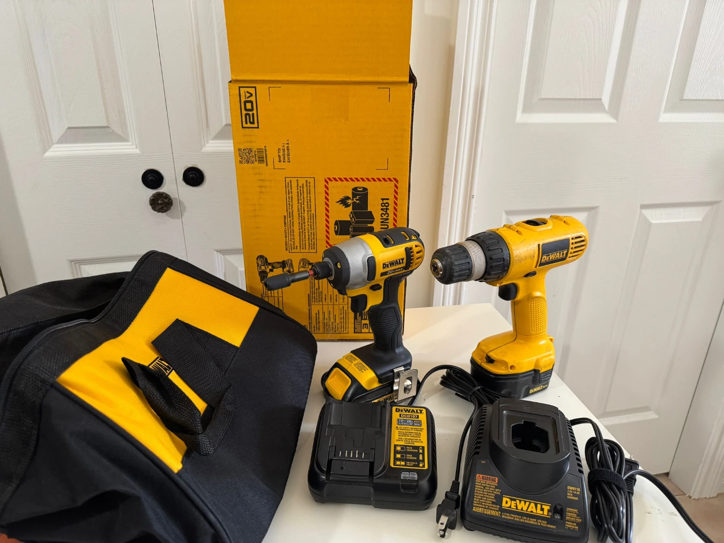 DeWalt 20V MAX Drill/Driver & Impact Driver Combo Kit with Bag - photo 2
