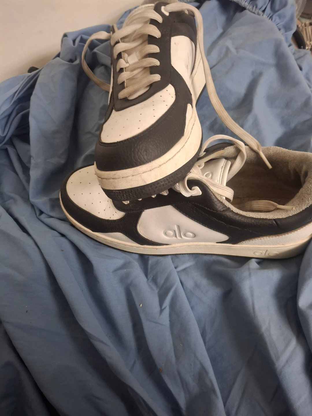Alo Recovery Sneakers - White and Black