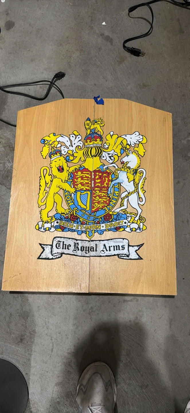 The Royal Arms Cabinet Dartboard Set - photo 2