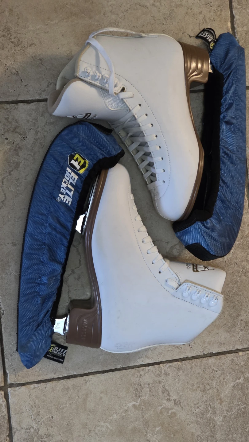🏈Jackson Artiste Figure Skates Size 8C