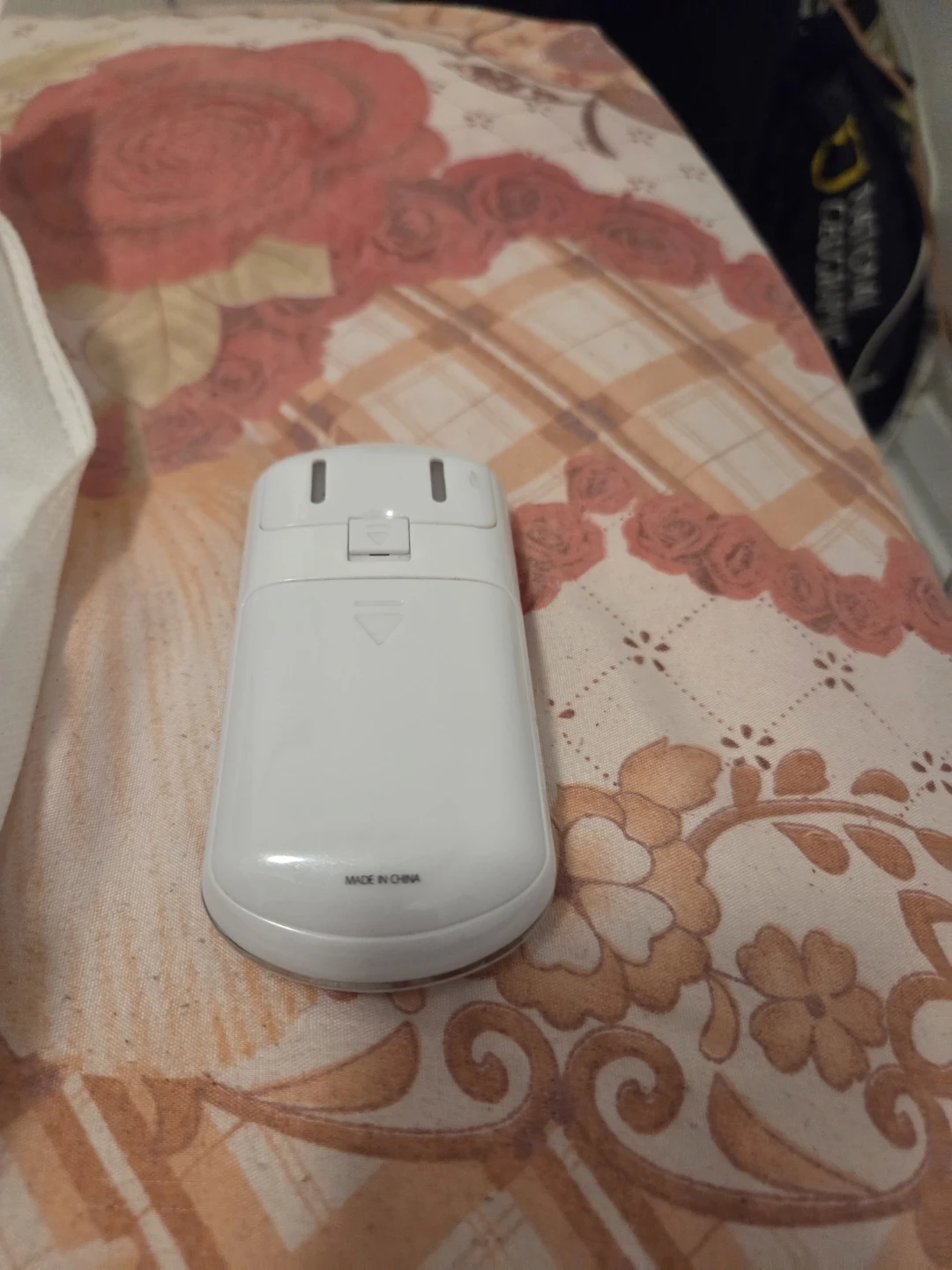 White Plastic Remote Control - photo 3