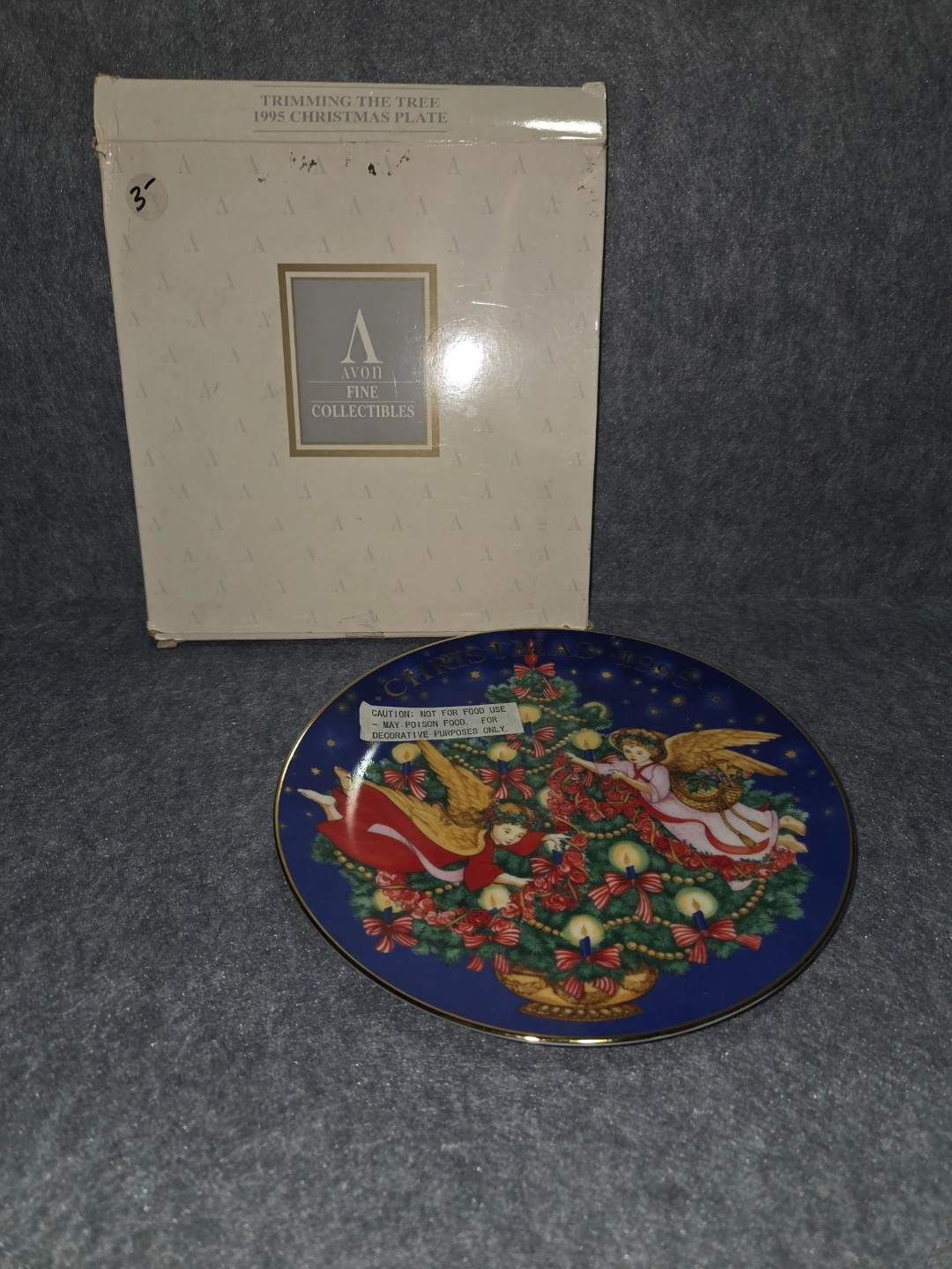 1995 Avon Trimming the Tree Christmas Plate - photo 2