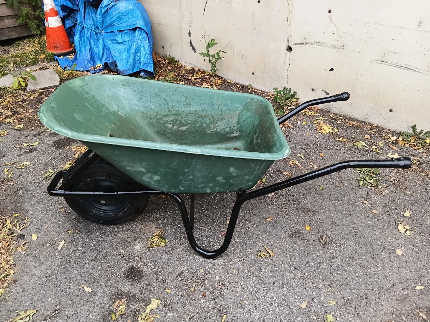 Green Poly Conpact Garden Wheelbarrow