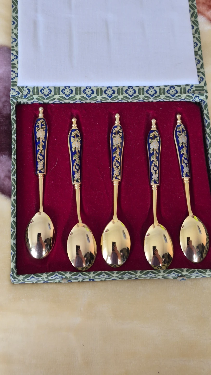 Set of 5 decorative gold-tone teaspoons - photo 2