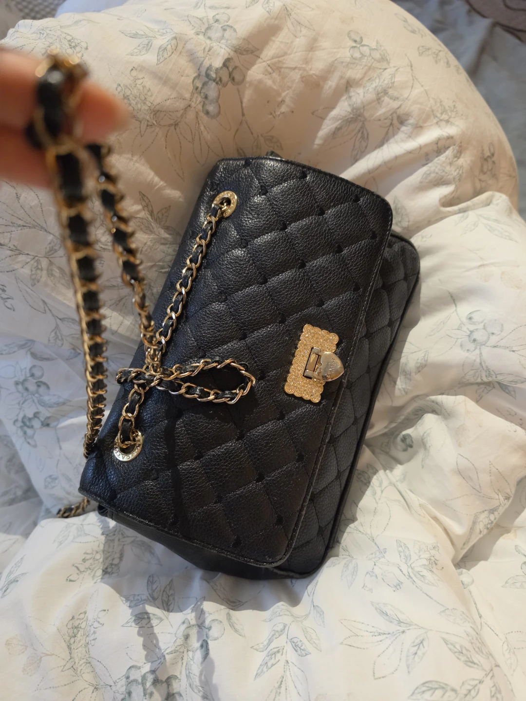 Love Cat Black Quilted Shoulder Bag with Gold Chain - photo 2