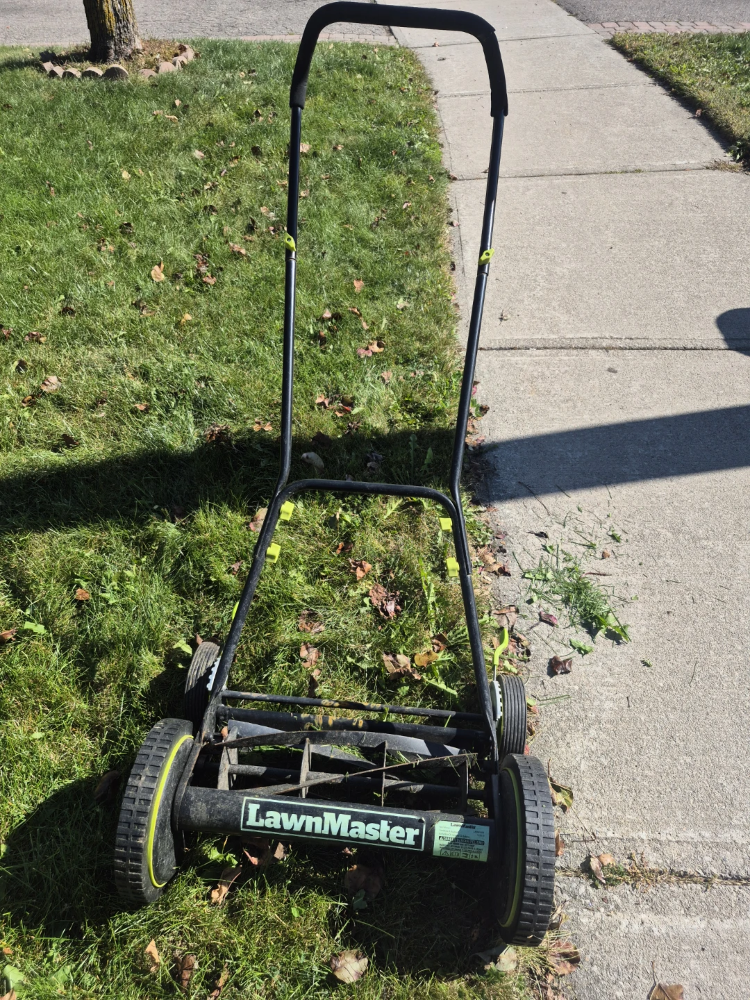 LawnMaster Manual Reel Lawn Mower