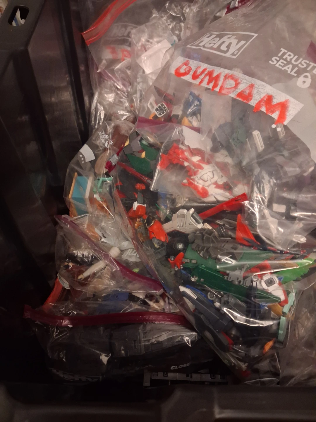MIXED GUNDAM / MECHA MODEL KIT PARTS BOX - photo 3