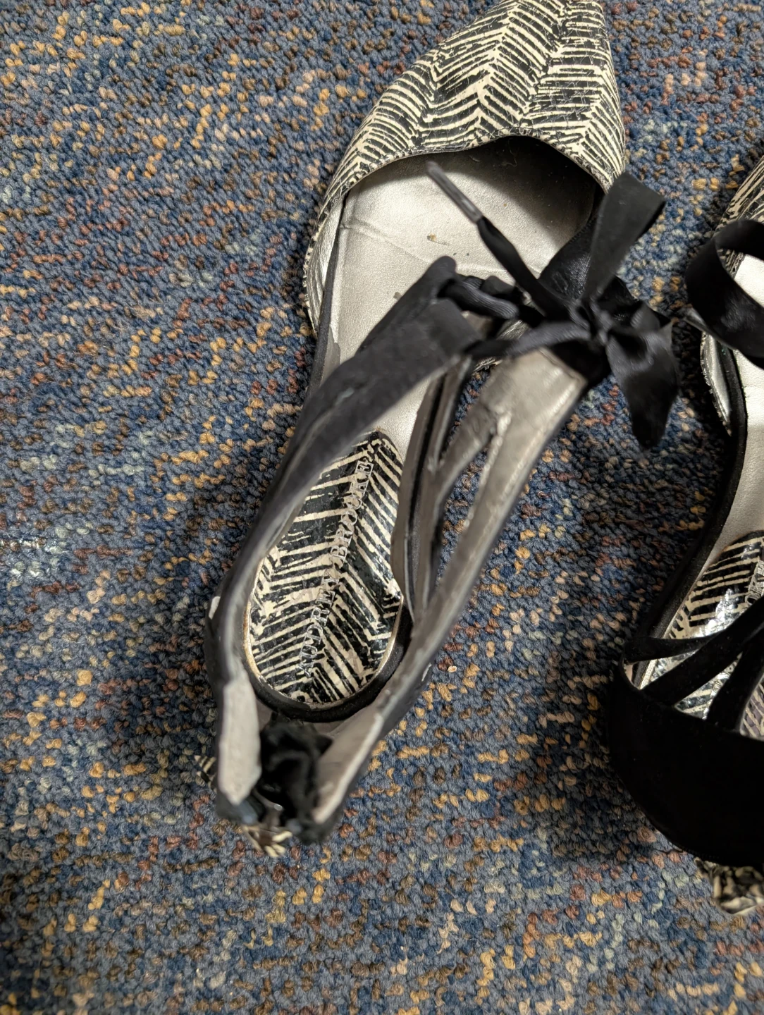 Audrey Brooke Cutesy Ankle Strap Flats Zip Pointed Toe Size 8M - photo 2