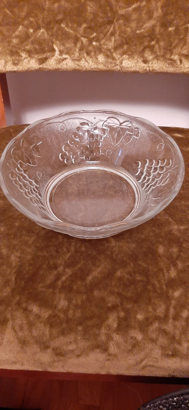 Anchor Hocking glass bowl Grape and Vine
