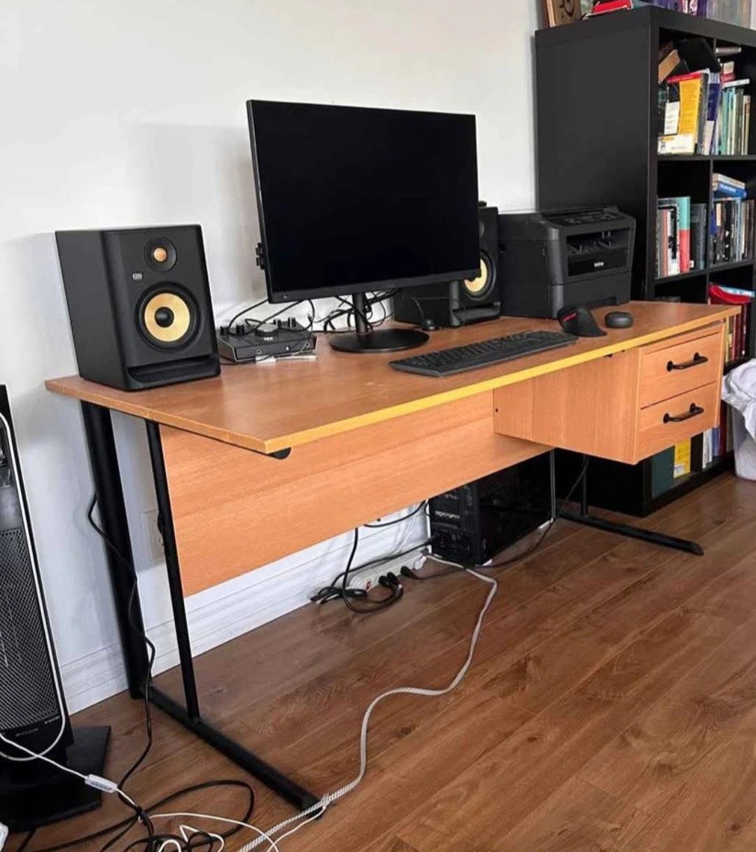 MOVING SALE 🏈 - photo 4