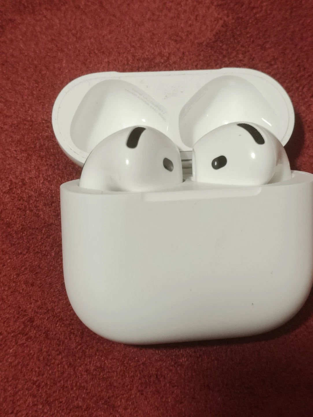 Apple AirPods (4th Gen)