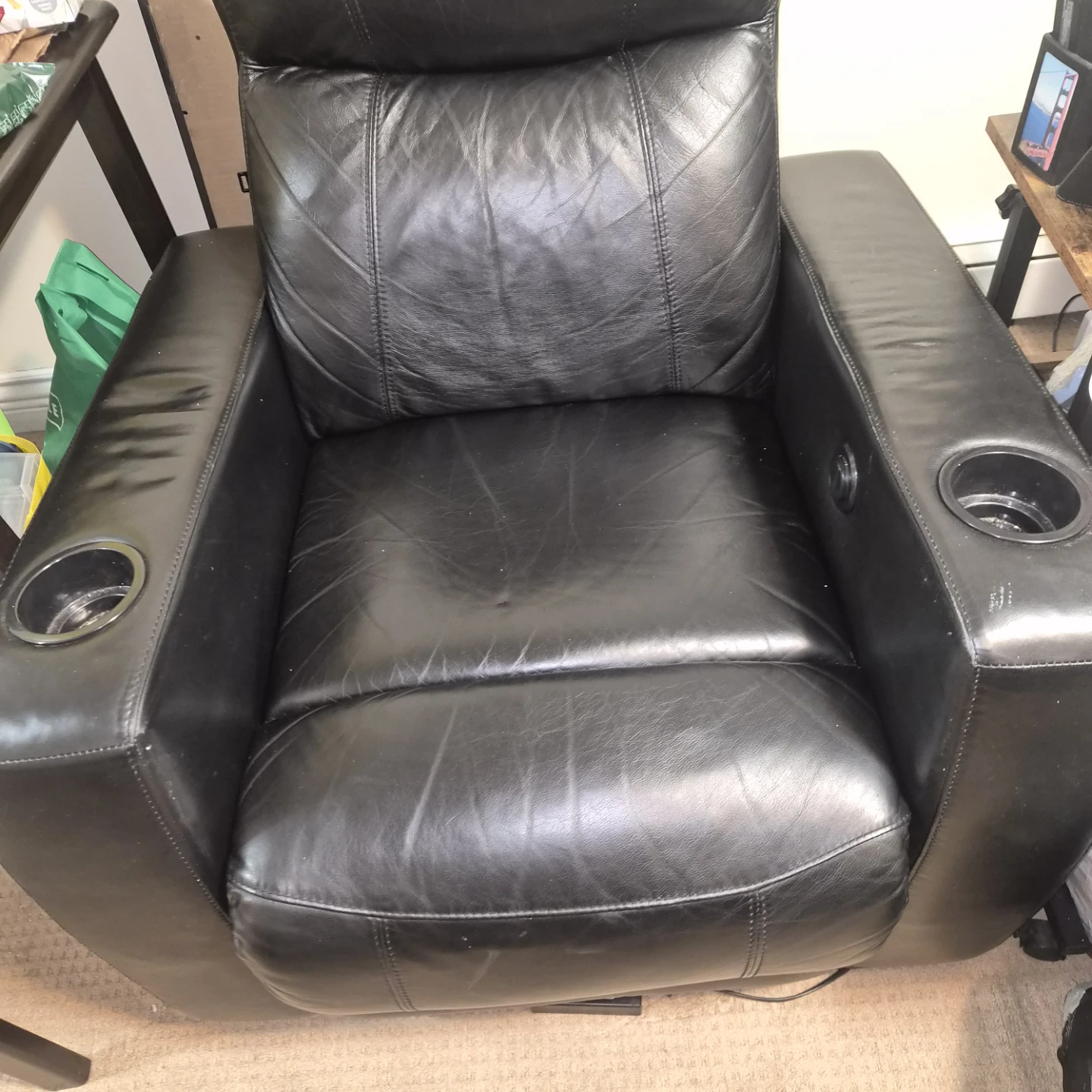 Black recliner - photo 4