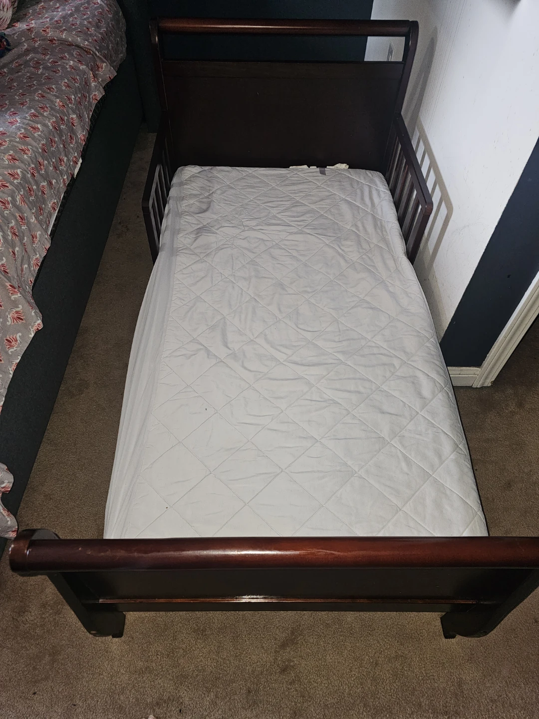 Toddler Bed and 2-in-1 Simmons Mattress - photo 2