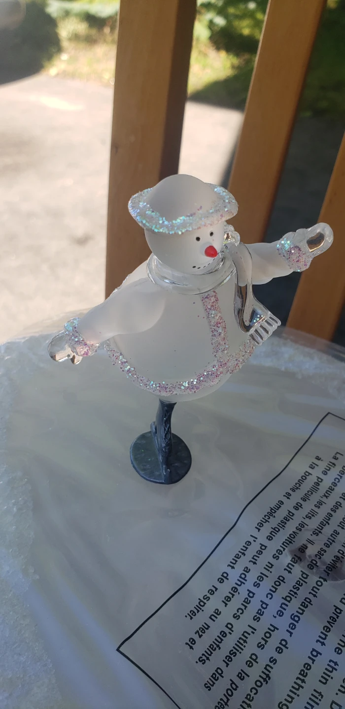 Vintage Avon Holiday Skating Pond Tabletop Decoration - photo 3