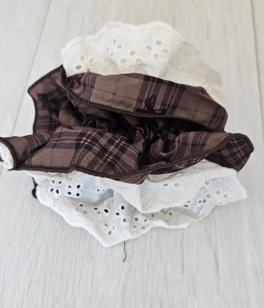 Brown Plaid and White Eyelet Lace Scrunchie - photo 2