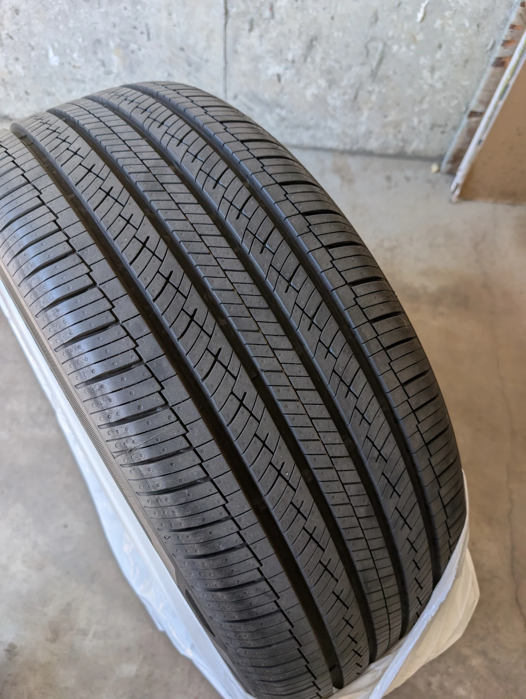 Nexen Roadian GTX Tires - 255/45R20 105V XL - Take-offs - photo 4