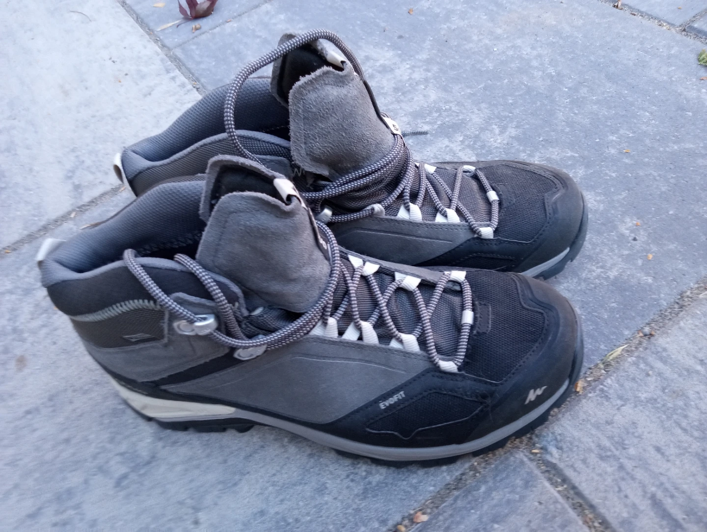 Waterproof hiking boots US 9.5