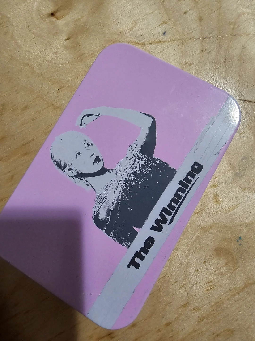 2024 IU HEREH World Tour Concert Keyring and Tin Set - photo 5